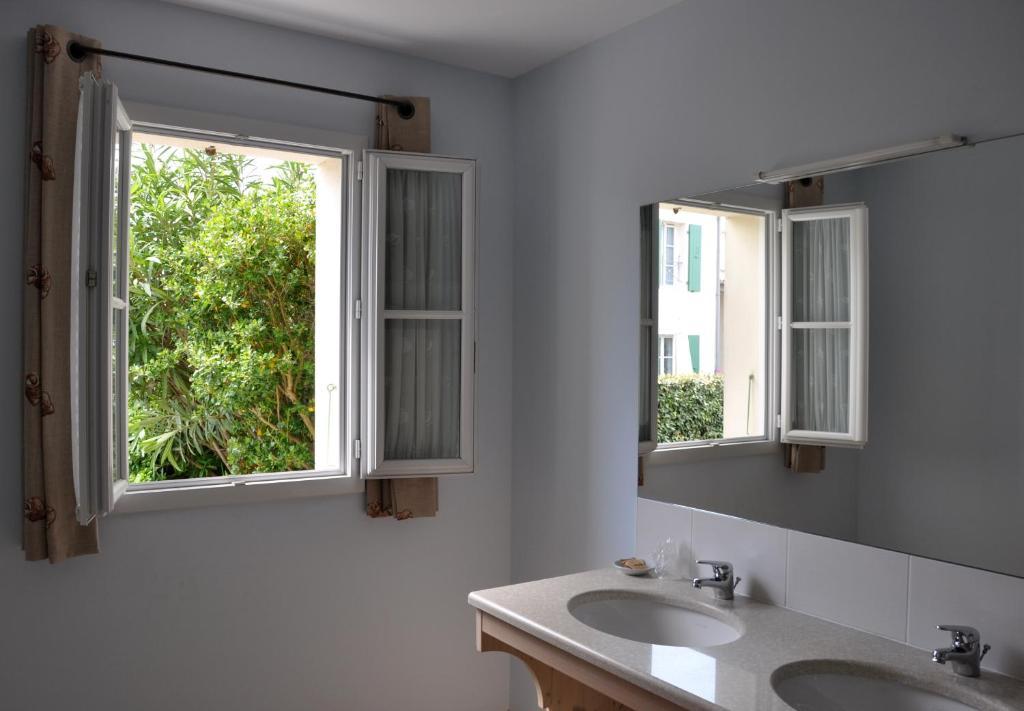 Hotel La Galiote En Re La Flotte Phòng bức ảnh